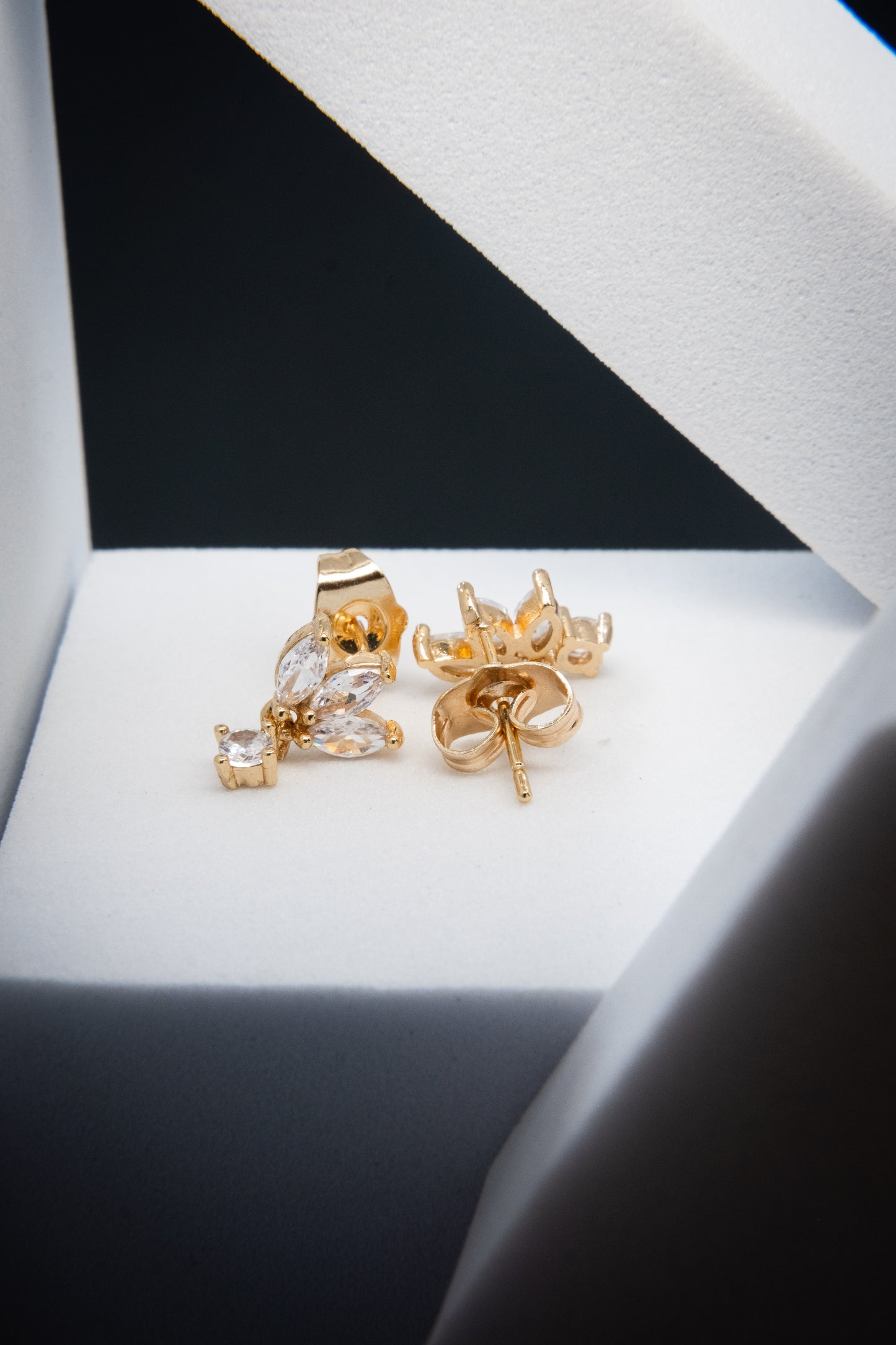 ORECCHINI PETALI CON PENDENTE ORO