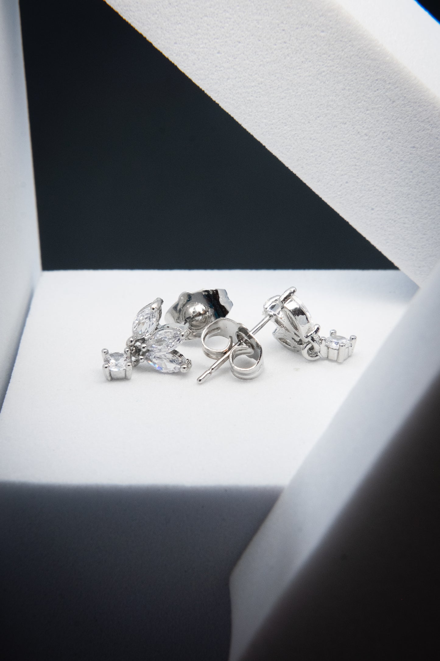 ORECCHINI PETALI CON PENDENTE ARGENTO