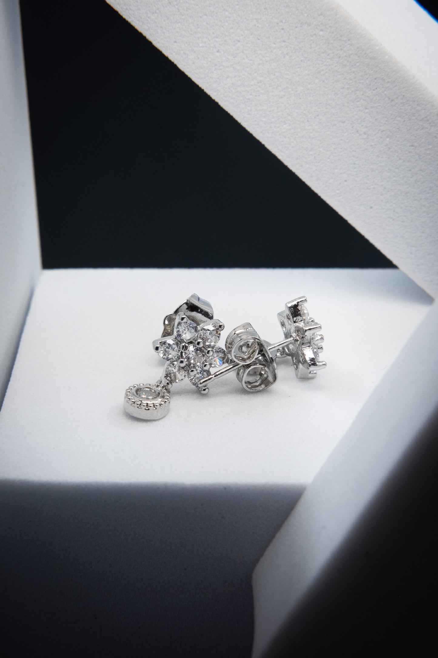 ORECCHINI FIORELLINO CON PENDENTE ARGENTO