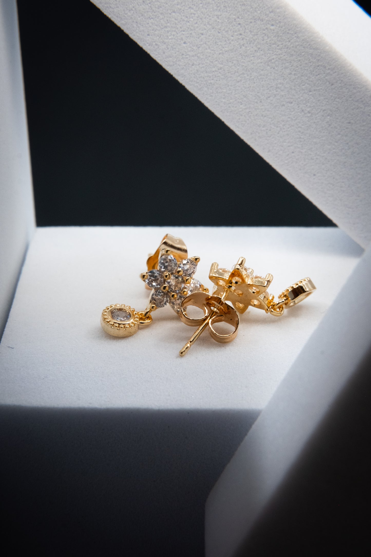 ORECCHINI FIORELLINO CON PENDENTE ORO