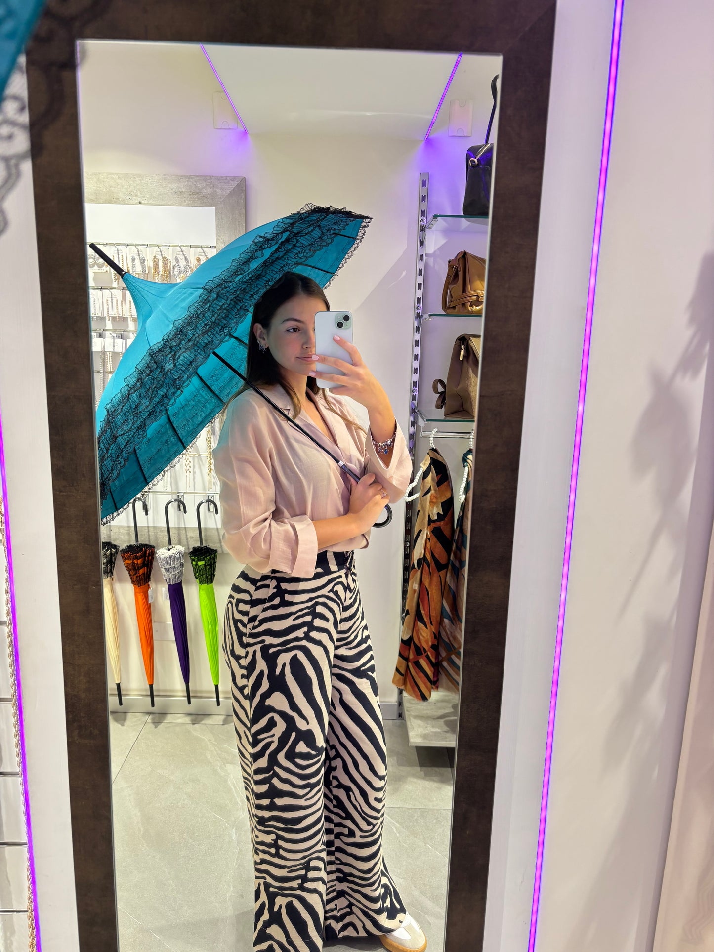 OMBRELLO CHIC CON RICAMI IN PIZZO