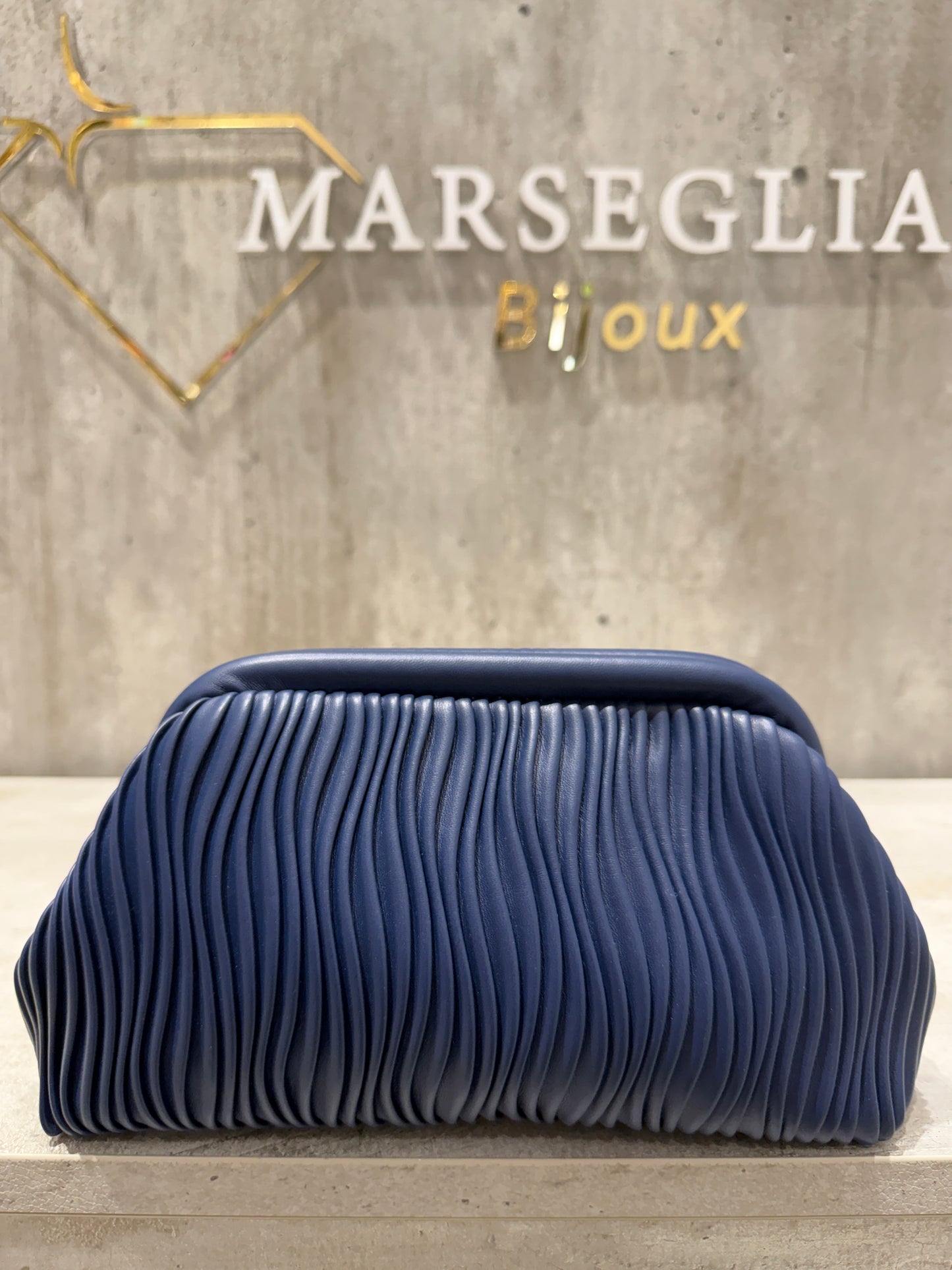 CLUTCH PLISSE BLU