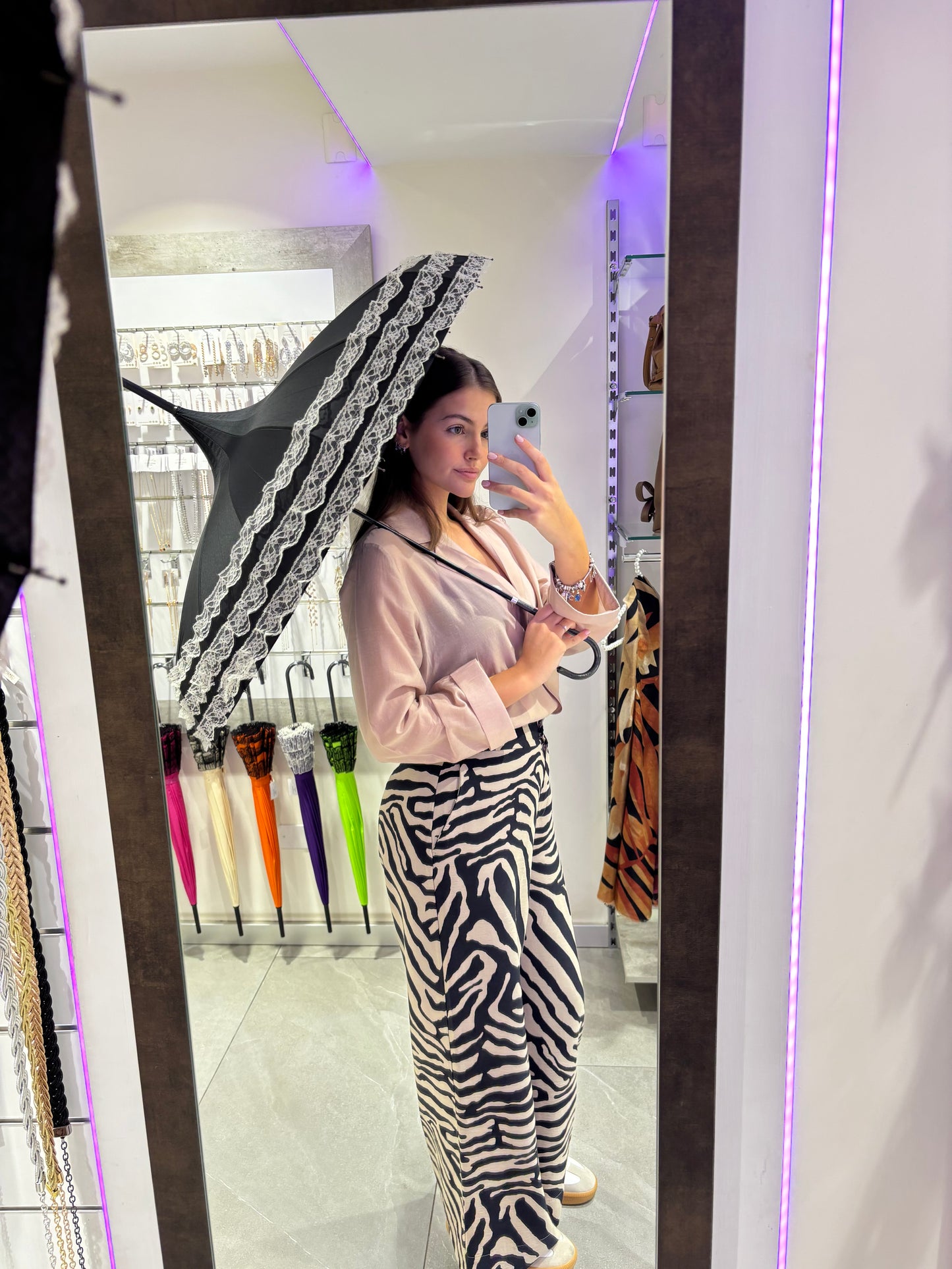 OMBRELLO CHIC CON RICAMI IN PIZZO