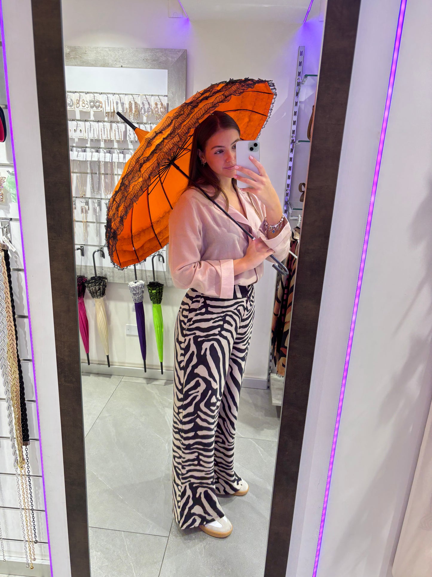 OMBRELLO CHIC CON RICAMI IN PIZZO