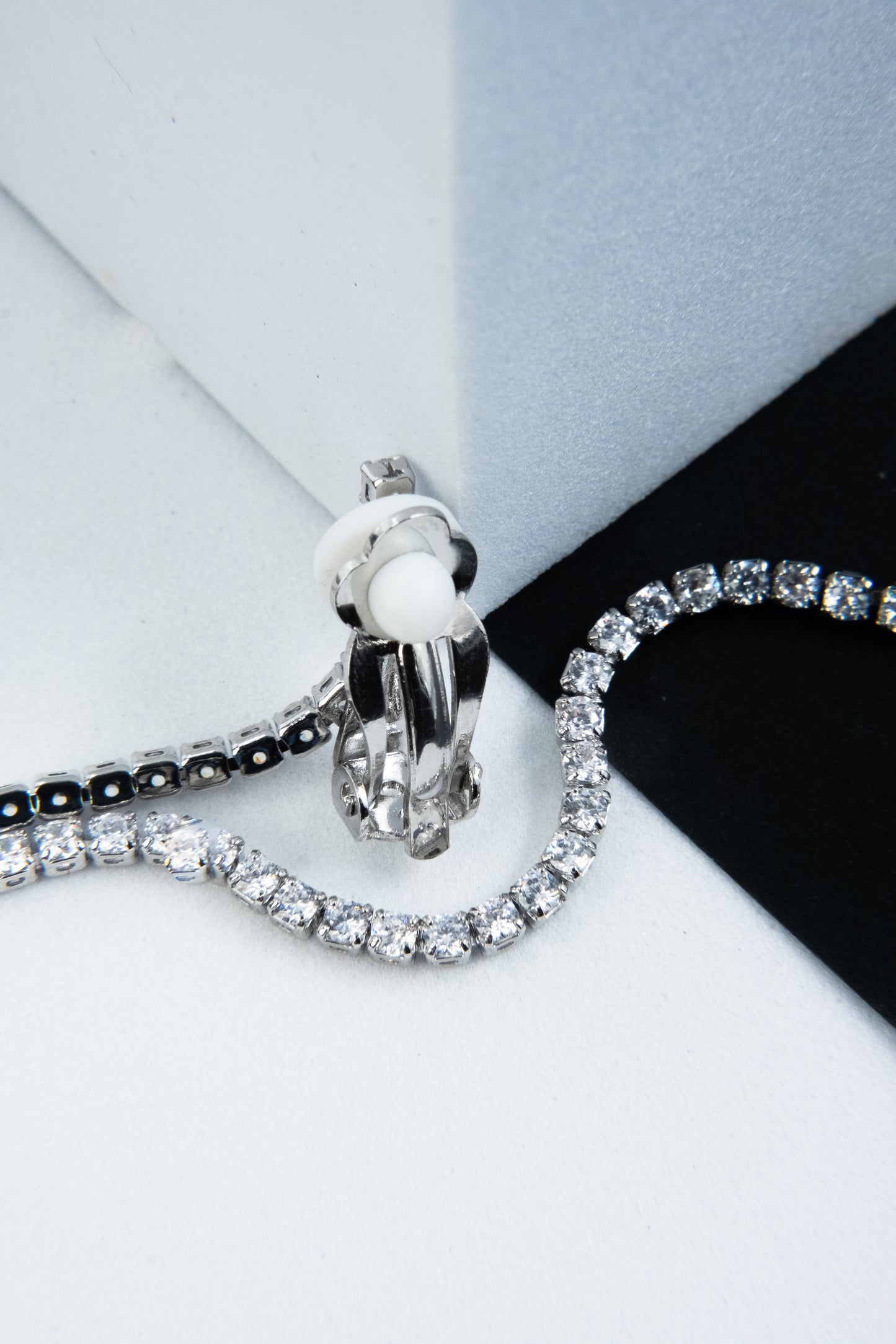 ORECCHINI CLIP 1 FILO STRASS ARGENTO